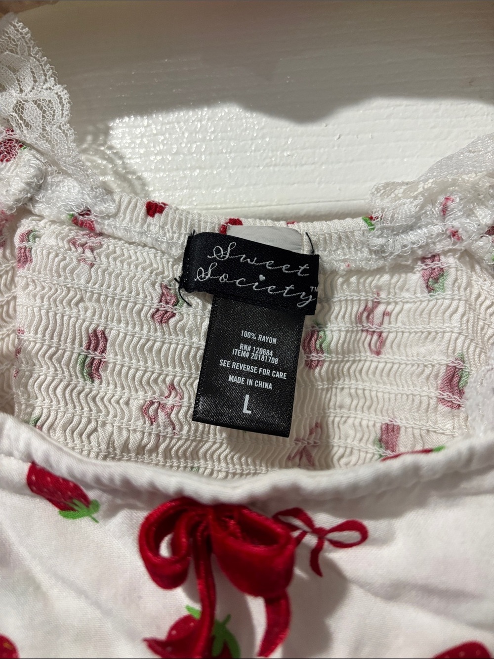 White Strawberry Print Puff-Sleeve Crop Top - Picture 4 of 7